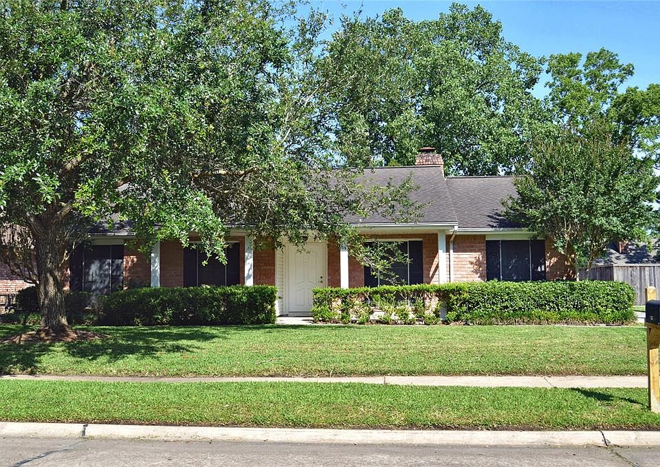 1st image of 202 Stonehenge Ln
