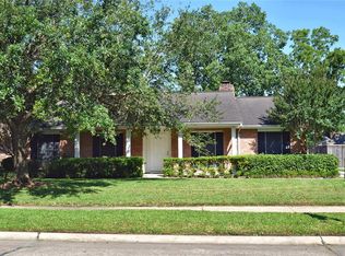 202 Stonehenge Ln, Friendswood, TX 77546