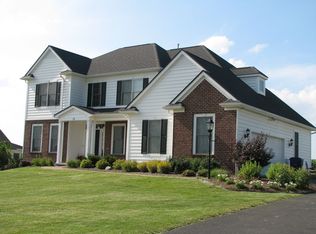 19 Pepperwood Ct, Pittsford, NY 14534