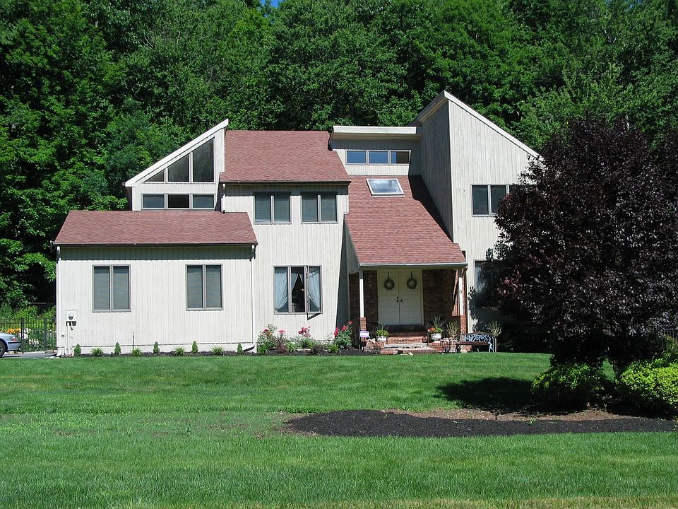 Gorgeous Contemporary/Colonial Home in Kinnelon