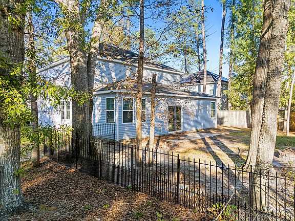 5th image of 140 Limehouse Dr