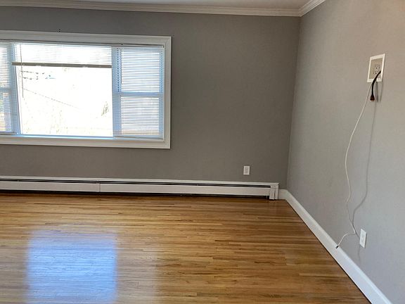 4th image of 20 Bennett Ave #2