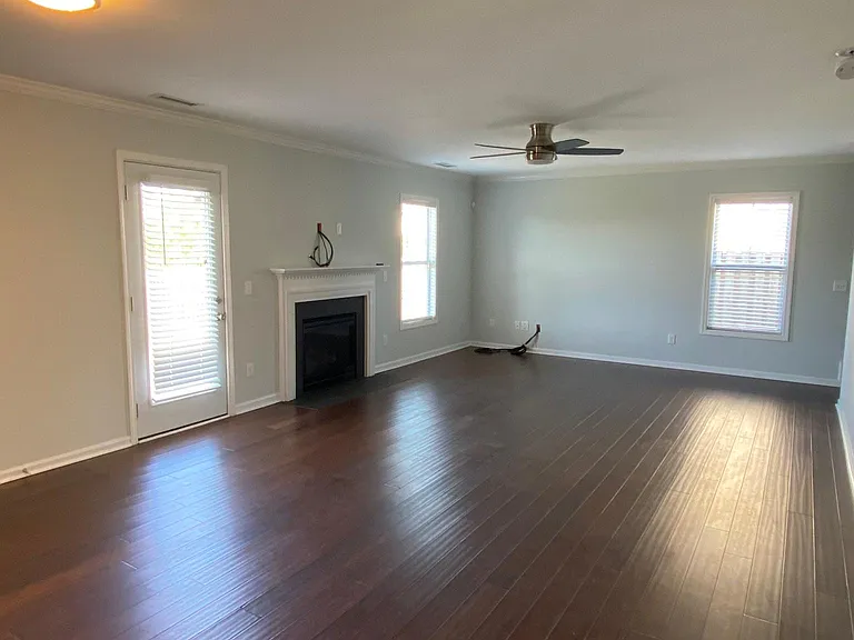545 Foxfield Ct — Photo 4