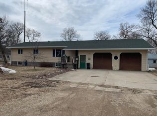 202 Oak St, Henry, SD 57243