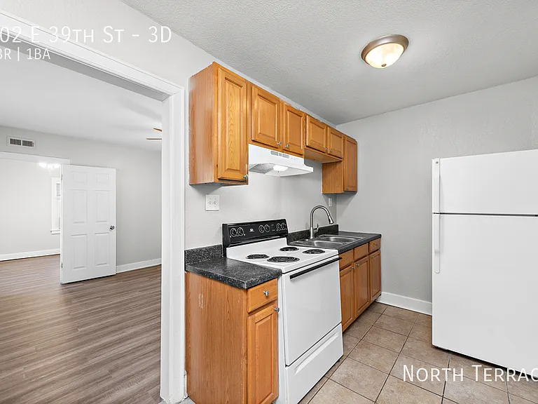 902 E 39th St — Photo 13