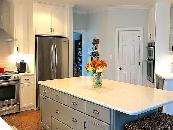 2nd image of 15819 Heckscher Dr