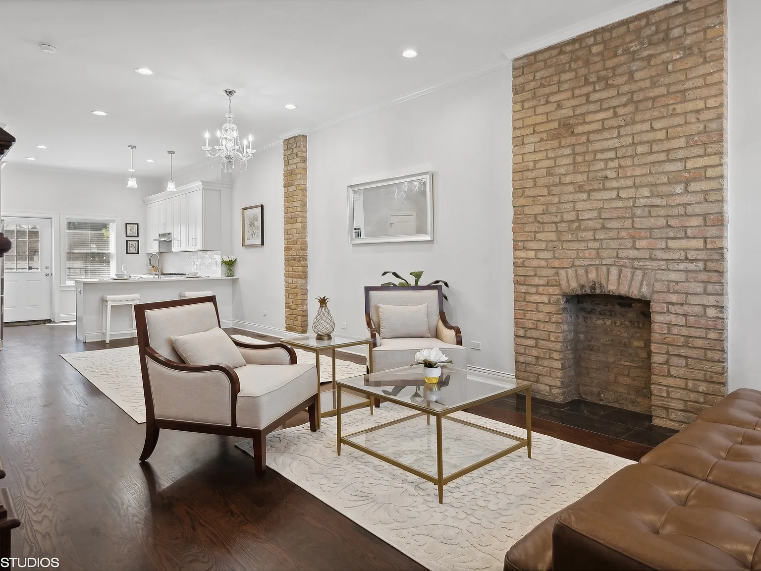 3 bed, 3.5 bath, 2100 sqft, $5,000 — Photo 3