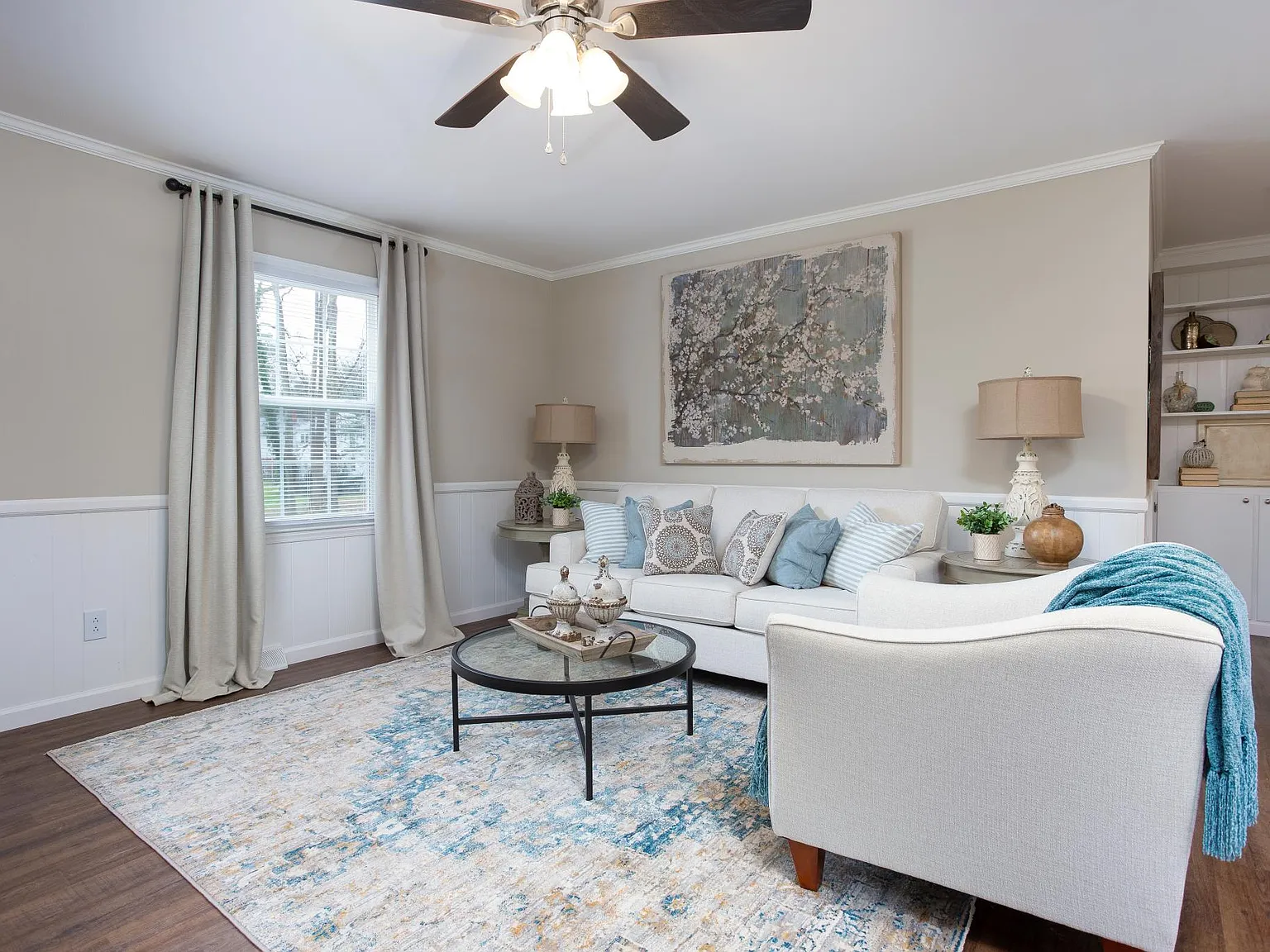 2 bed, 930 sqft, $1,350 — Photo 2