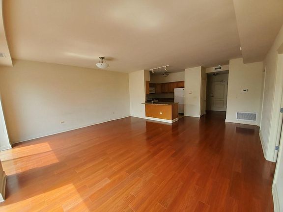 2nd image of 2318 N Milwaukee Ave APT 301F