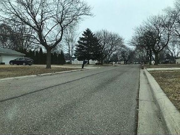 Exterior Neighborhood (street photo)