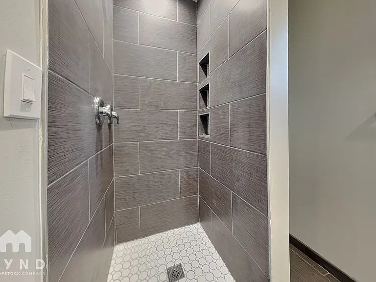 209 Banyan Ct — Photo 11