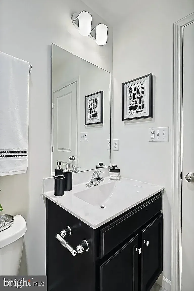3 bed, 1181 sqft, $2,200 — Photo 2