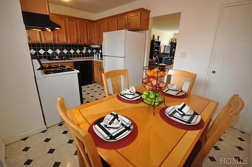 1st image of 14 Soundview Ave APT 25