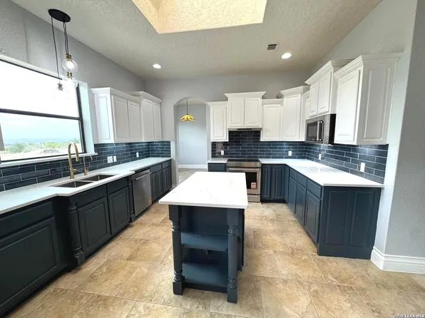443 BRIDLEGATE BLVD, Bandera, TX 78003