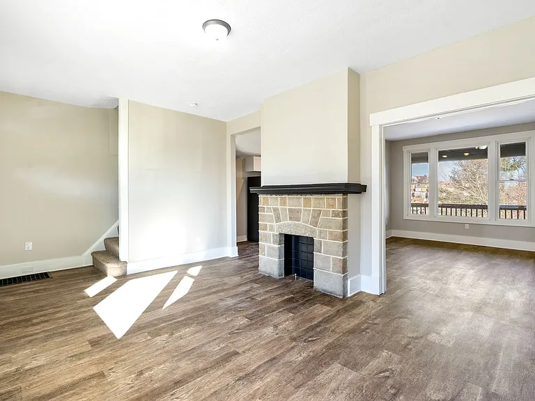 329 Quincy Ave — Photo 5