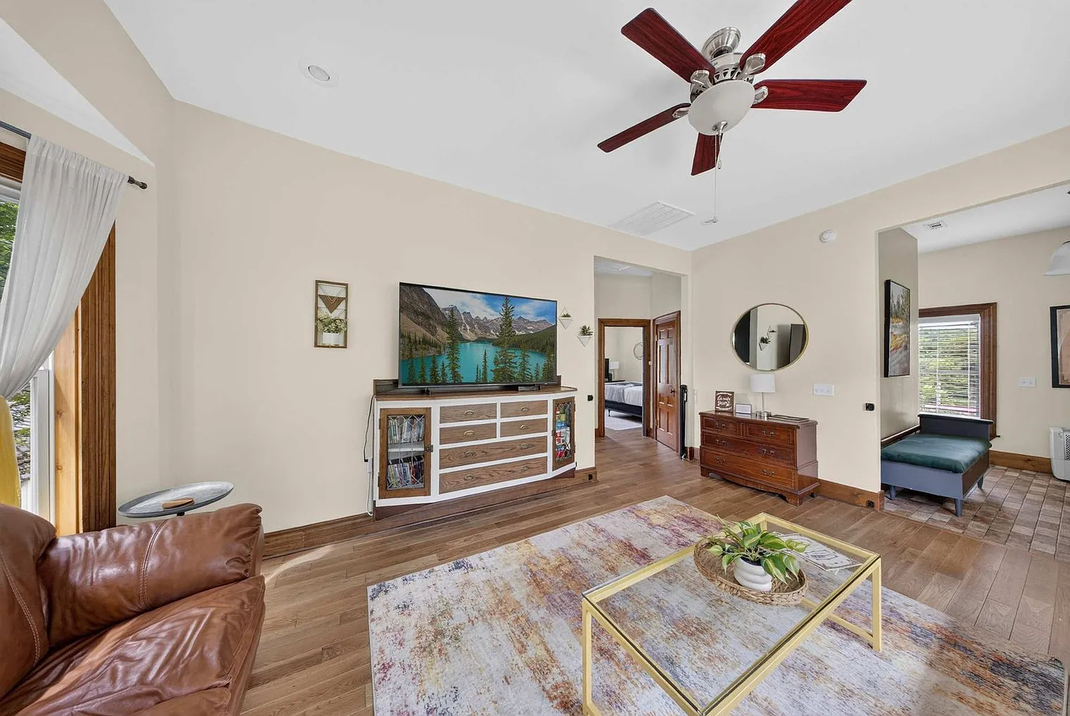3 bed, 2.0 bath, 1851 sqft, $8,019 — Photo 4