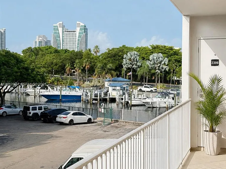 26 Diplomat Pkwy #2398 — Photo 2