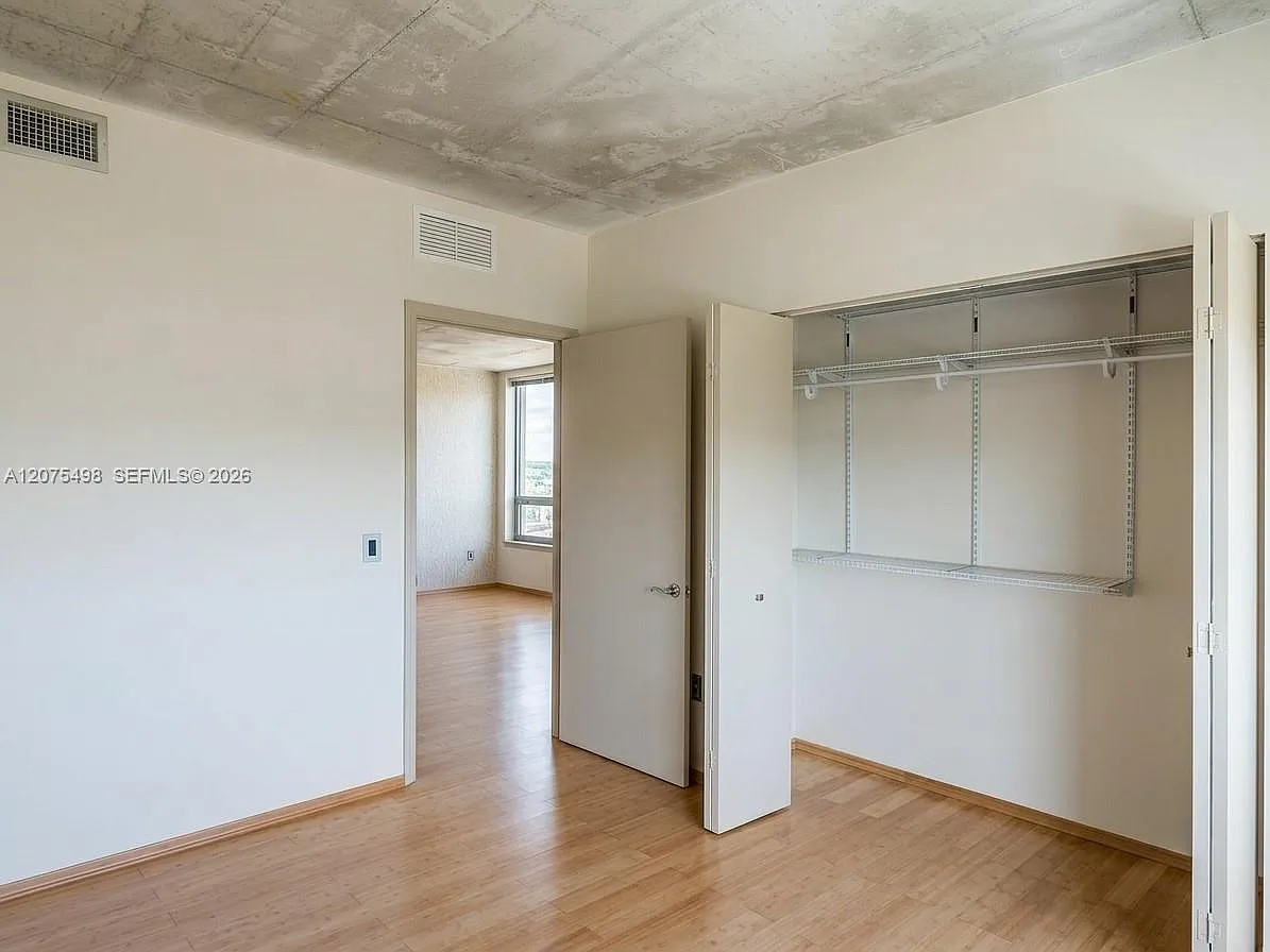 Midtown Lofts Condo — Photo 4