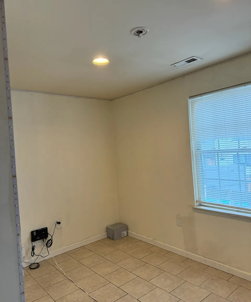 1715 W Virginia Ave NE — Photo 4