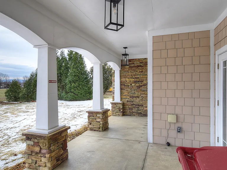 209 University Pkwy #10 — Photo 31