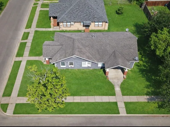 300 W James Ave, Baytown, TX 77520