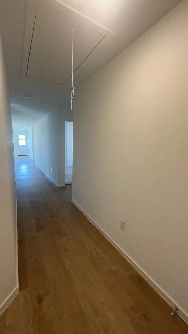 4 Bedroom Home in Edmond — Photo 3