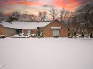 36 Wolf Ridge Dr, Holland, OH
