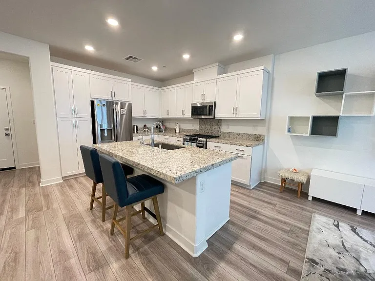 12136 Summer Ln — Photo 3