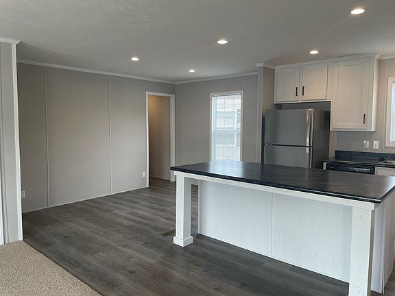 3rd image of 884 Julianna Dr #884