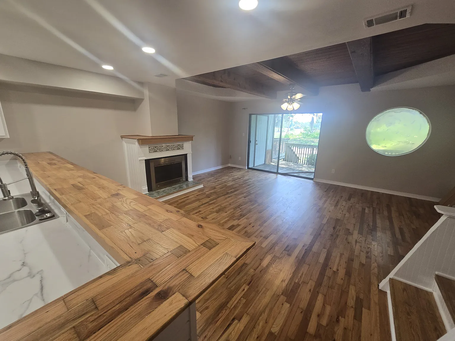 2 bed, 2.5 bath, 1358 sqft, $1,750 — Photo 3