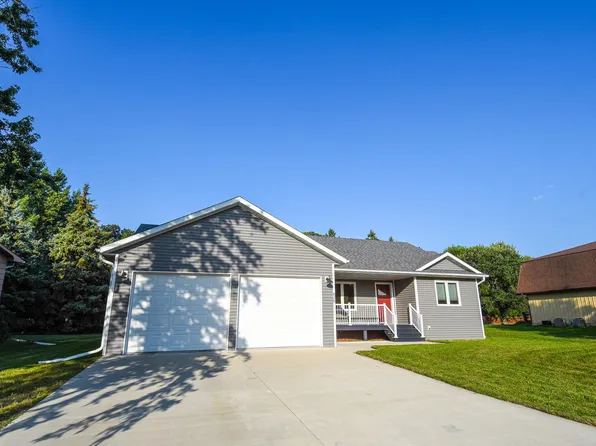 828 Alice Dr, Thief River Falls, MN 56701