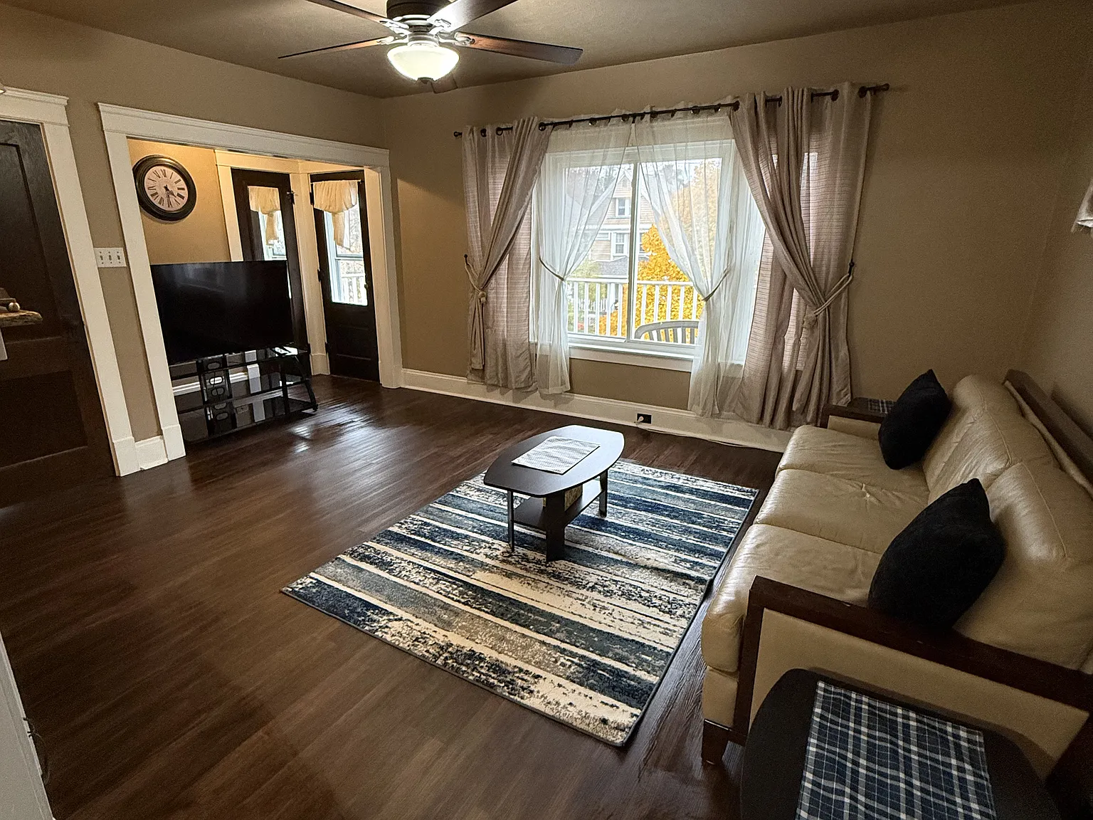 2 bed, 1350 sqft, $1,800 — Photo 1