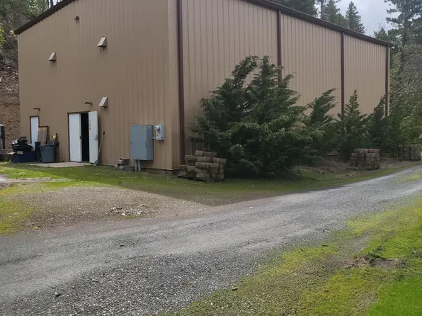 962 Indian Creek Rd, Selma, OR 97538