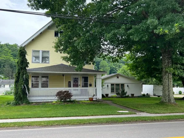 239 S Chelsea St, Sistersville, WV 26175