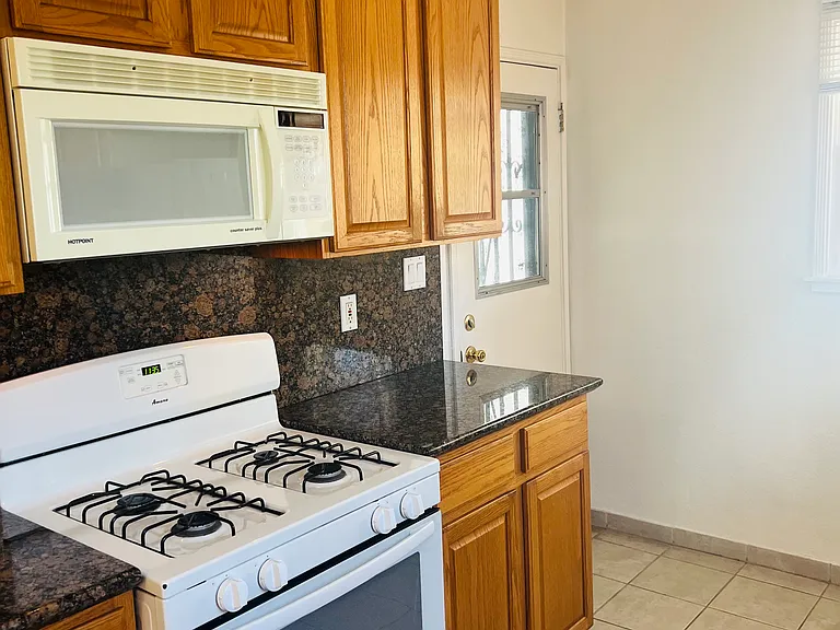 321 N Orange Grove Ave #321 — Photo 7