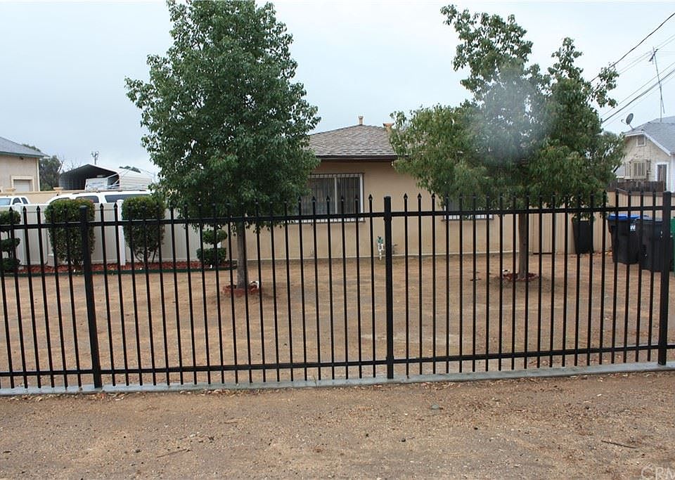 1st image of 23753 Hemlock Ave