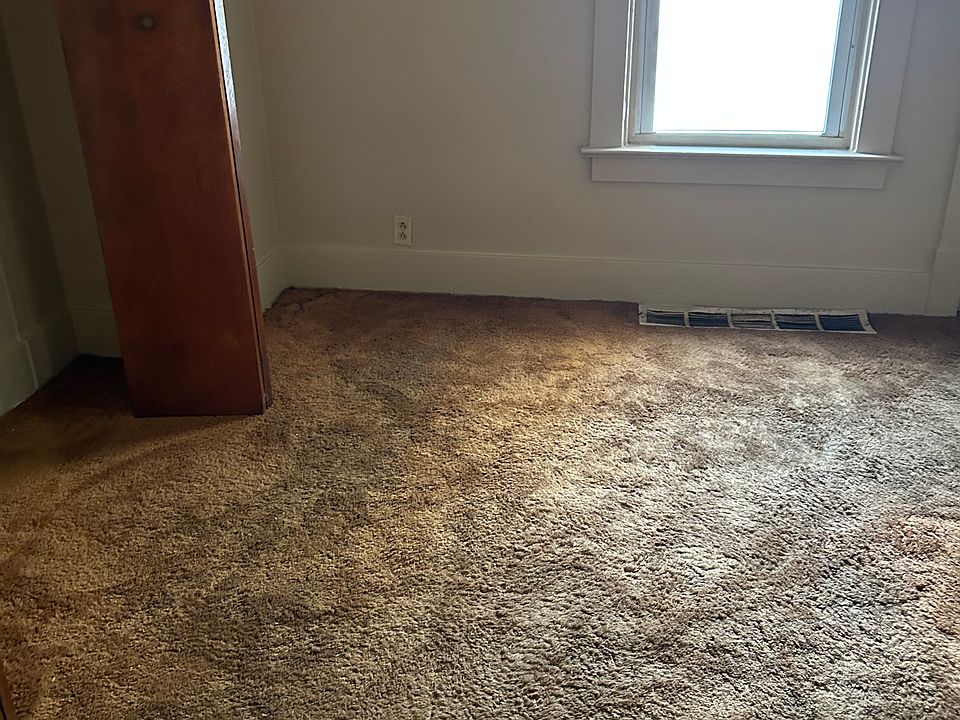 1st image of 1555 Hollywood St NE #1