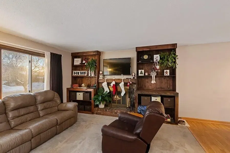 555 Egret Blvd NW — Photo 2