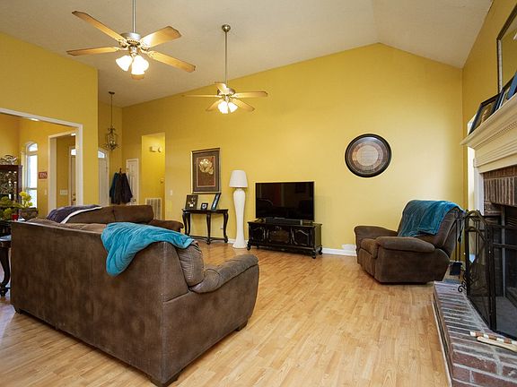 4th image of 106 Brogan Ct