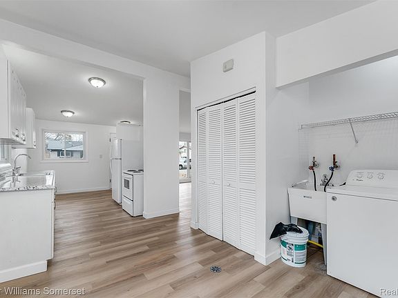 2nd image of 29015 York St