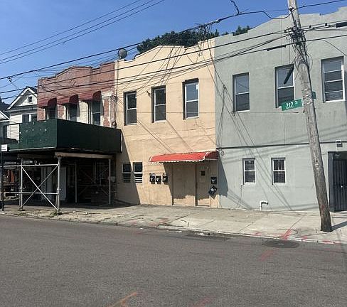 Exterior Neighborhood (street photo)