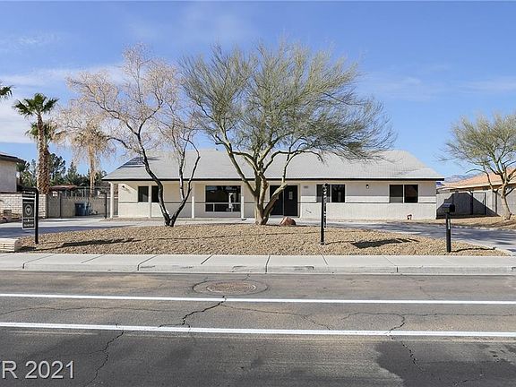 3rd image of 3865 S Torrey Pines Dr