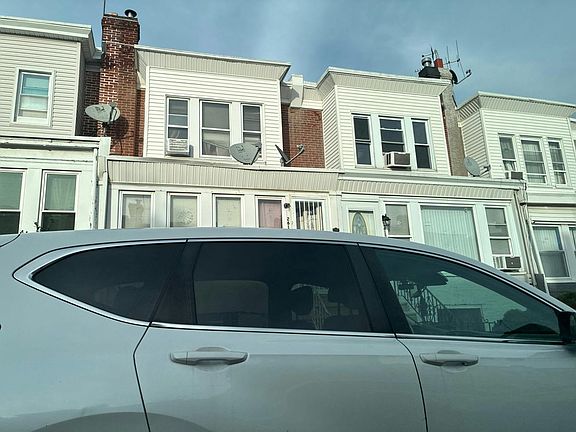 3rd image of 2611 S Daggett St