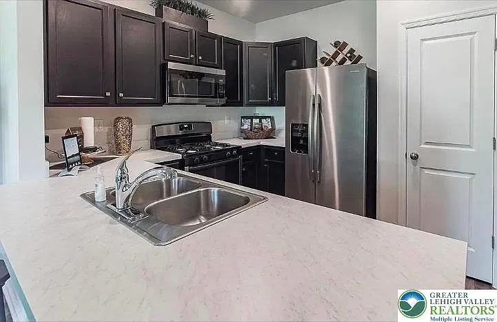 2160 S Poplar St — Photo 5