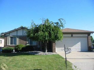 4875 Venetian Dr, Sterling Heights, MI 48310