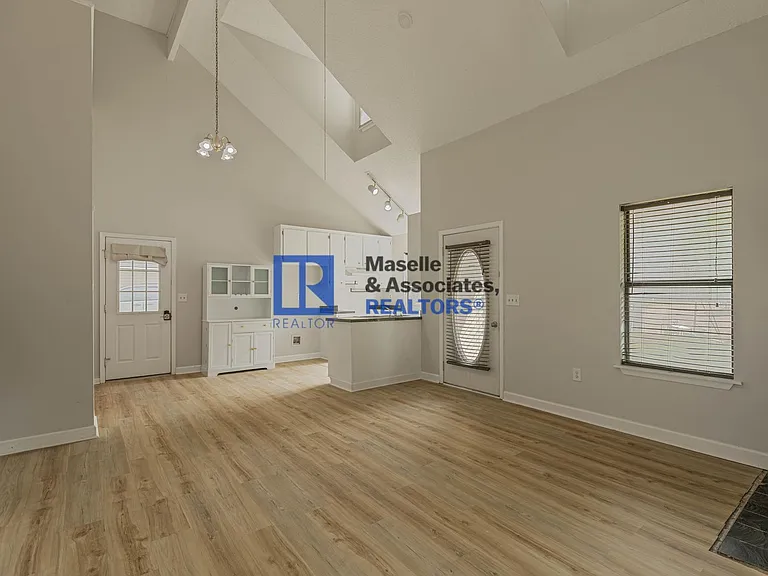520 Twin Pine Cv — Photo 11
