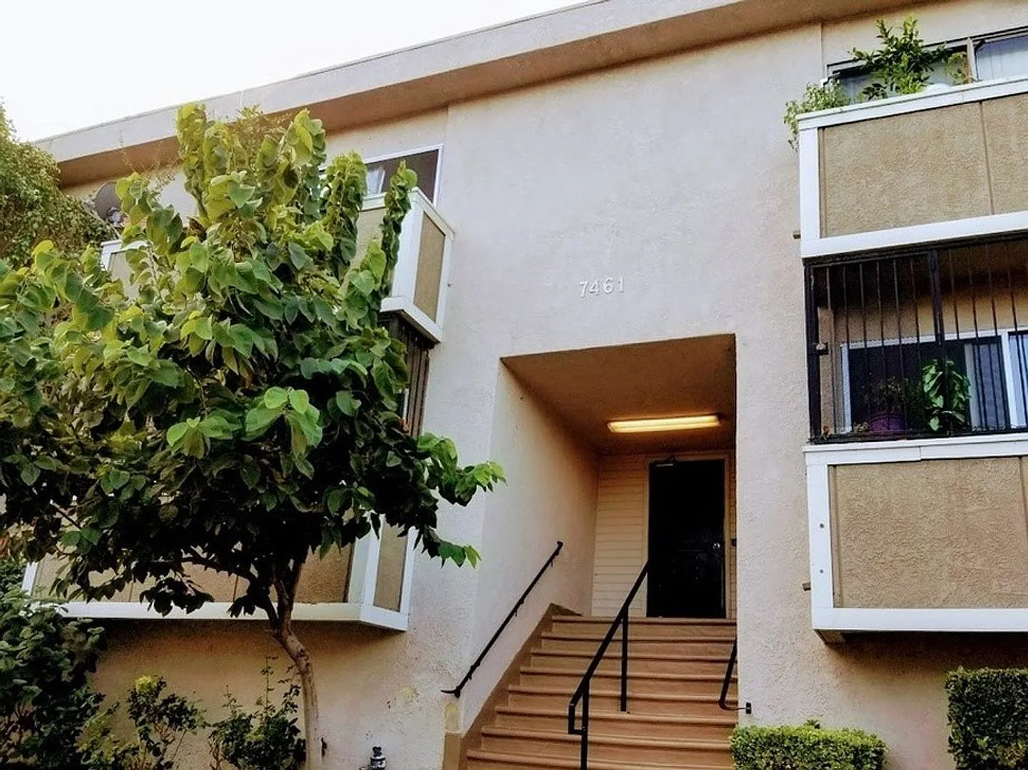 1 Month Free! Renovated Units in Central Van Nuys — Photo 2