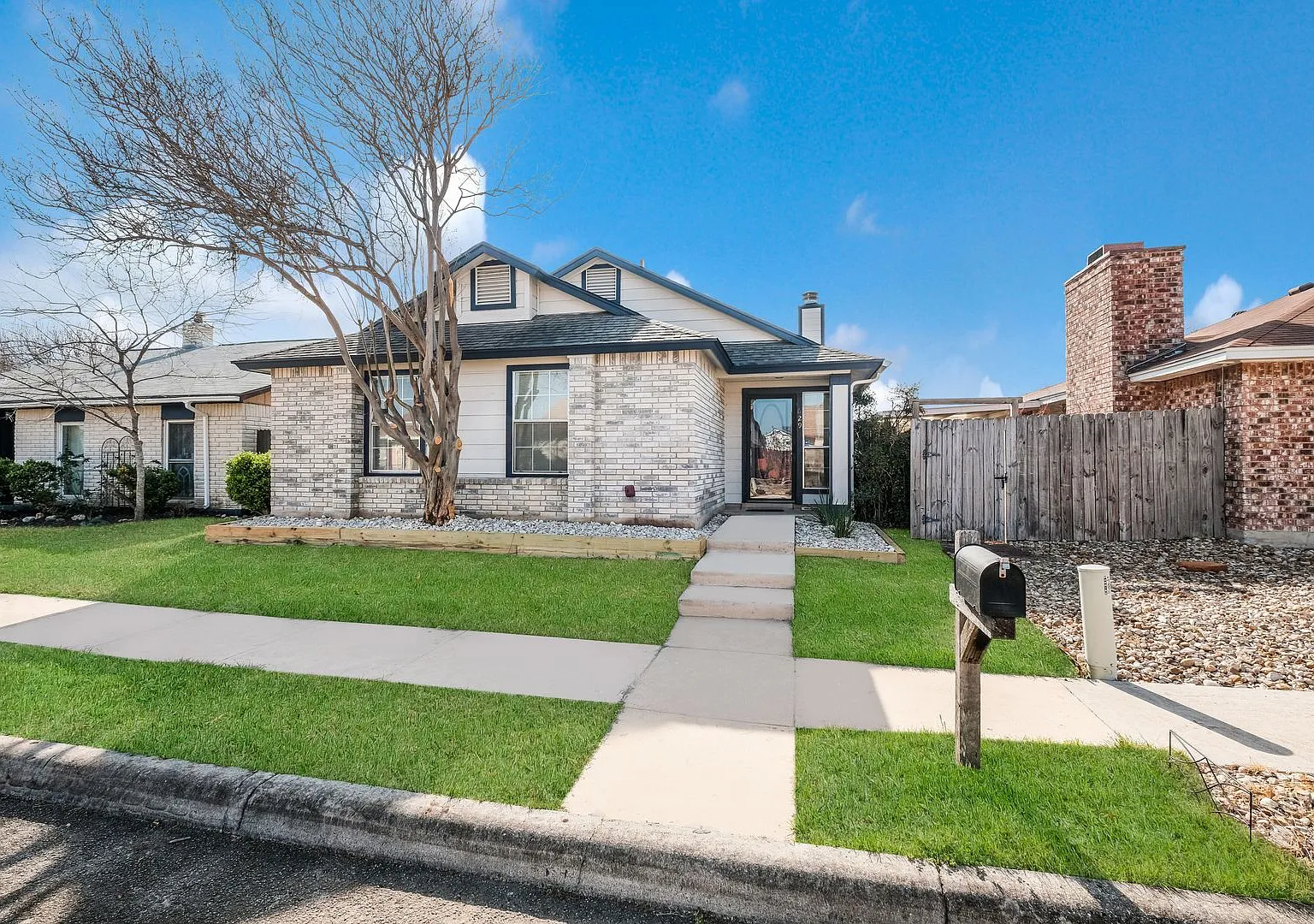 Charming 3-Bedroom Near Randolph AFB — Photo 4
