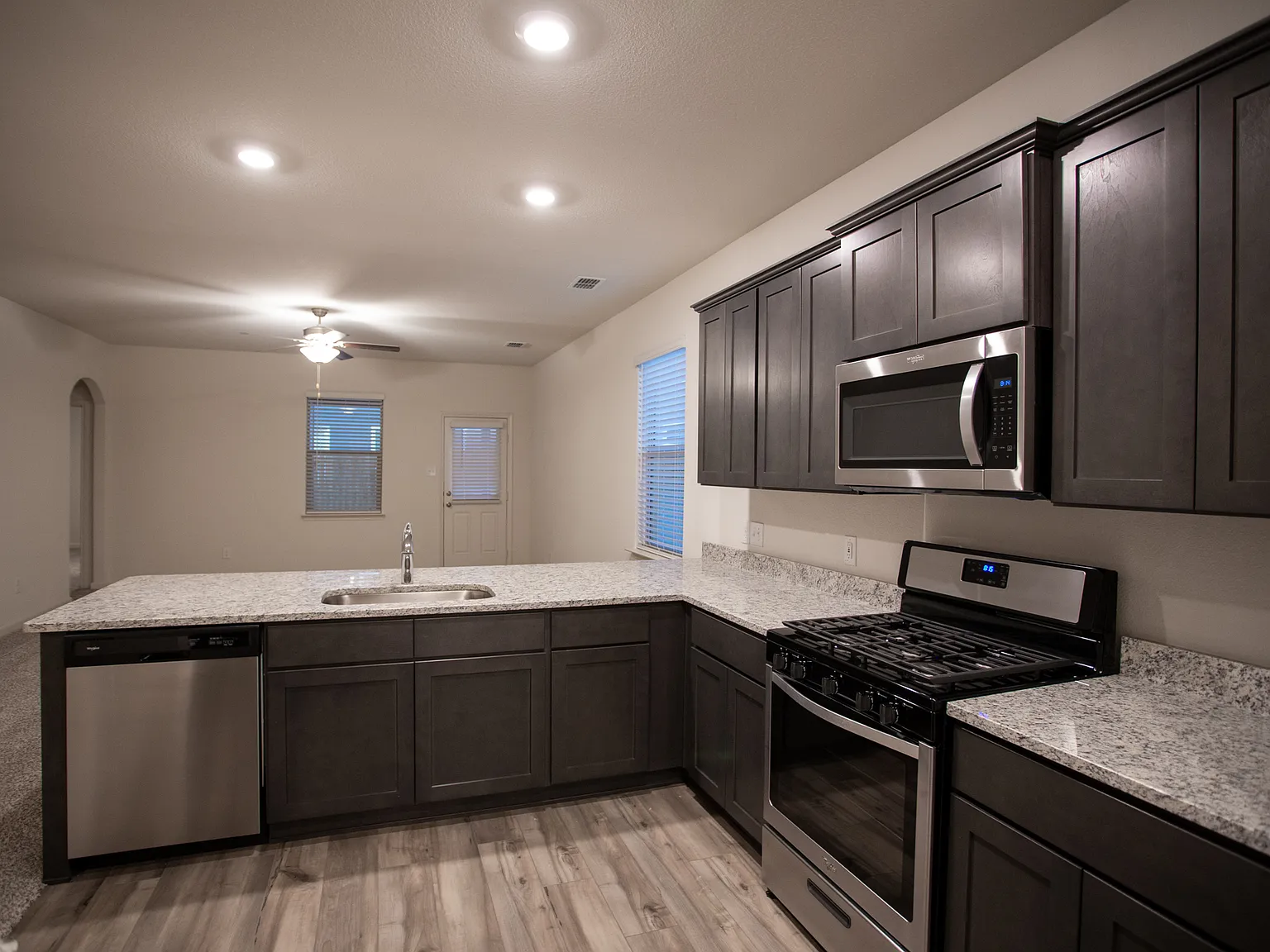 3 bed, 1552 sqft, $2,000 — Photo 4