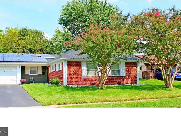 25 Pond Ln, Willingboro, NJ 08046